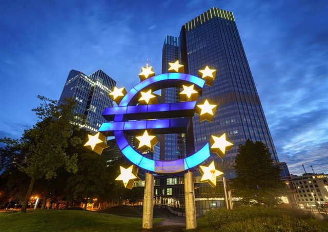 The ECB raises rates 0.5 points and anticipates another equal rise for March