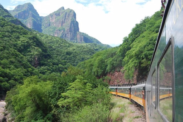 RELEASE: Hoteleus and the Chepe Express Train invite you to explore the greatness of the Sierra Tarahumara