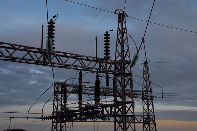 The price of electricity falls this Saturday by 1.4%, to 91.52 euros/MWh