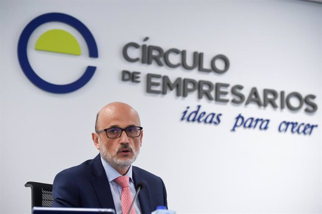 Círculo de Empresarios raises the retirement age delay and eliminates banking and energy taxes