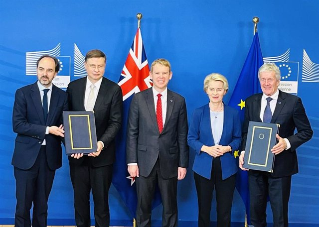 The EU and New Zealand sign the free trade agreement reached in June 2022 in Brussels