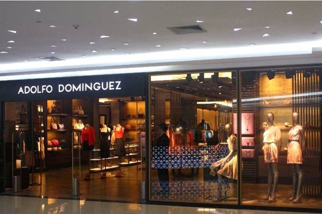 Adolfo Domínguez approves an incentive plan for his workers to grow more in sales