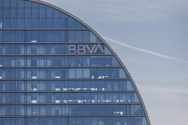BBVA earns almost 3,900 million until June, 31% more, and will repurchase shares for 1,000 million