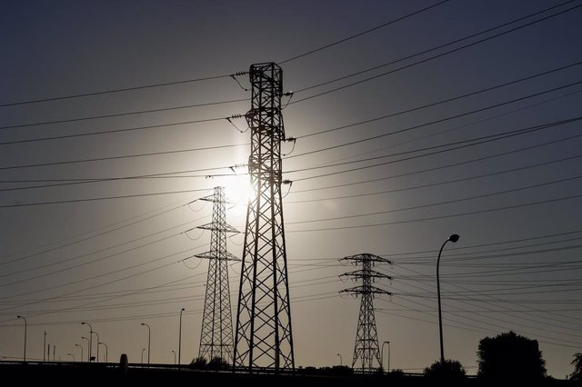The price of electricity rebounds 71.4% this Monday, to 89.66 euros/MWh