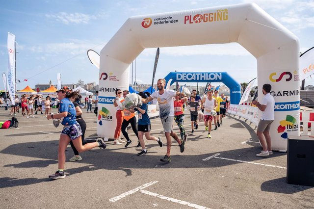 RELEASE: Ibiza is a benchmark in promoting sport with purpose: new edition of the Nationale-Nederlanden Plogging Tour