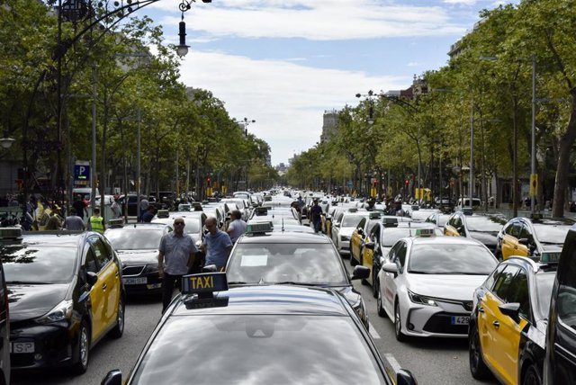 The taxi asks for "equity" to the Competition of Catalonia and to dialogue with the sector