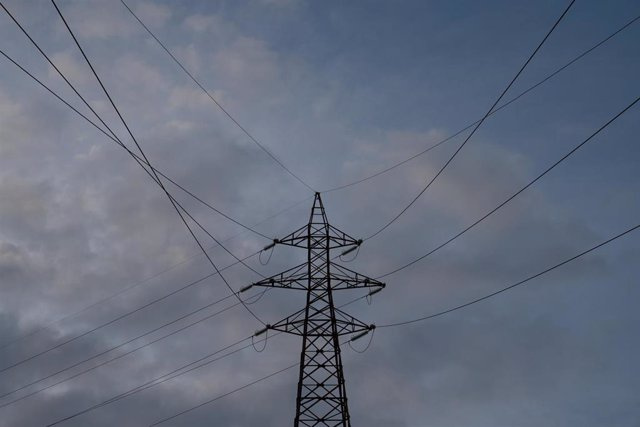 The price of electricity rises 3% this Sunday, to 113.17 euros/MWh