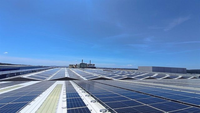 Vidrala installs solar panels in its plant in Castellar del Vallès (Barcelona)