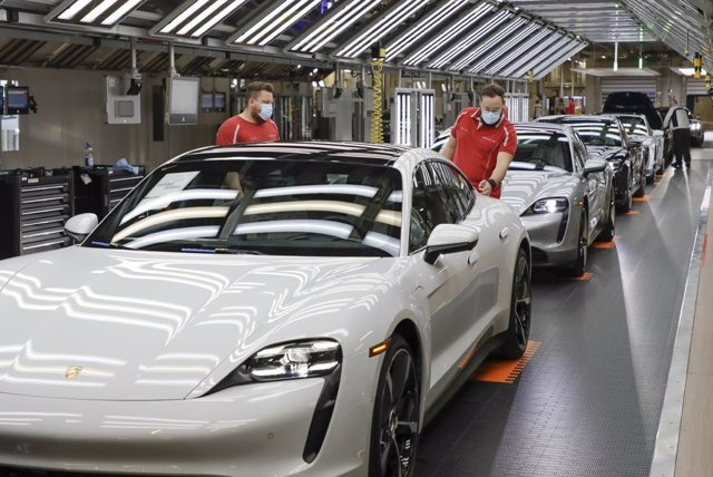 German factory orders rose 3.9% in August