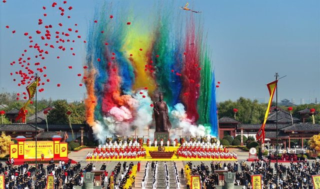 STATEMENT: Global Chinese merchants worship their ancestor in Shangqiu