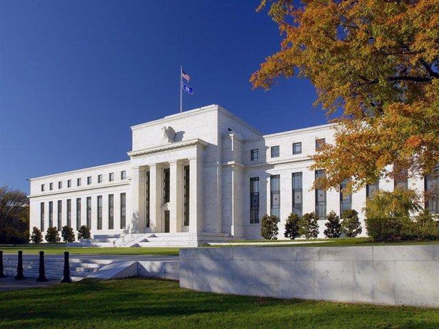 The Fed's governing body shows harmony by agreeing to "proceed with caution" in the face of future rate hikes