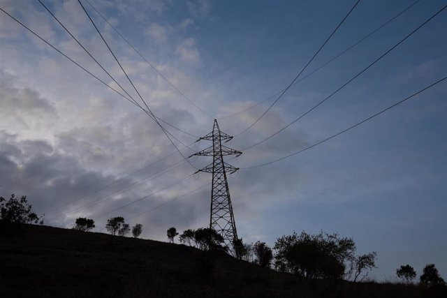 The price of electricity rises this Monday to 55.15 euros/MWH, the highest level of November