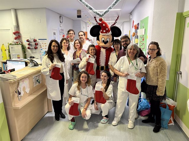 STATEMENT: Vallsur brings gifts to children admitted to the University Clinical Hospital of Valladolid