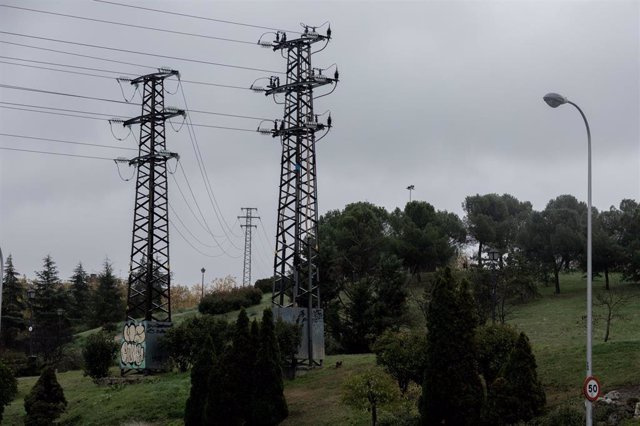 The price of electricity drops this Sunday by 3.72%, to 76.28 euros/MWh