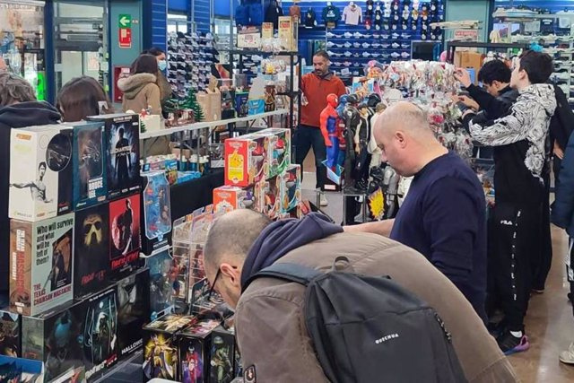 STATEMENT: Collecting is reborn in Spain. The Madrid Toy Market is the epicenter of the trend