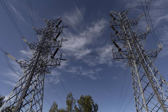 The price of electricity falls 26.5% so far in February due to the collapse in demand and gas