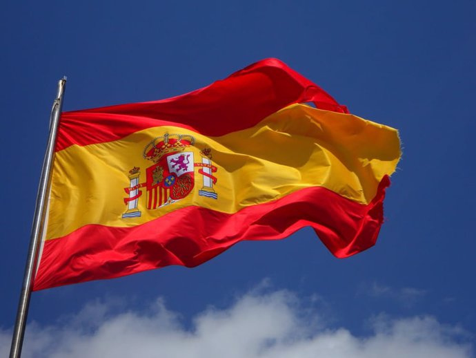 Moody's improves Spain's outlook to 'positive' and maintains the rating at 'Baa1'