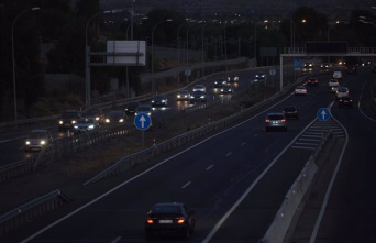 The Government dedicates 500 million euros to halve the electricity bill of the roads