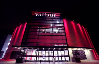 ANNOUNCEMENT: Vallsur lights up in pink for the World Day Against Breast Cancer