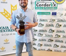 RELEASE: Antonio Luis Falcón wins the XV Espiga Corderex-Caja Rural de Extremadura Award