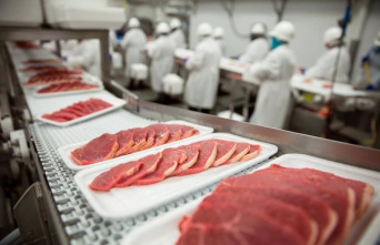 The meat industry asks the Government to postpone the tax on plastic due to the current economic situation