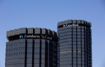 CaixaBank earns 2,137 million up to June (35.8%) "due to the excellent commercial evolution"