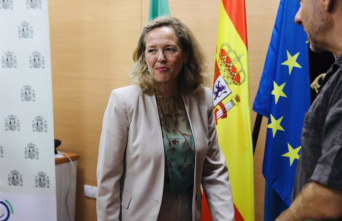 Calviño assures that Spain "is leaving high inflation behind" and highlights the good moment of tourism