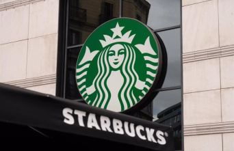 Starbucks hires a former Alibaba executive after the departure of its historic CEO Howard Schultz from the Board
