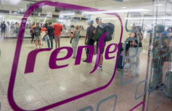 Renfe launches a notification system for users through its application and WhatsApp