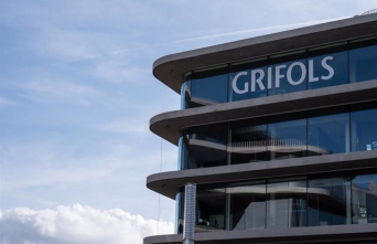 Grifols falls 3.34%, with its shares below 10 euros