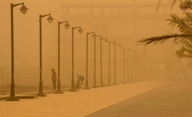 New dust storm in Iraq: Baghdad airport suspends flights