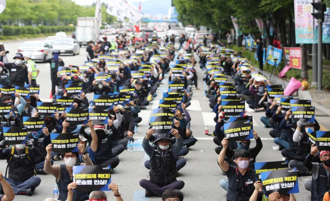 South Korea: Truck drivers' strike disrupts supply chains