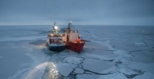 Climate scientist on a polar expedition: The ice is...
