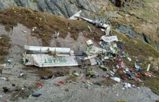 Nepal: the wreckage of the plane with 22 people on...