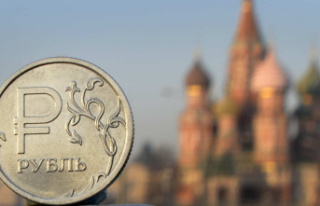 Moscow pays debts in dollars in rubles and denounces...