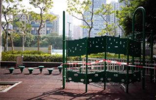 Hong Kong: Police close iconic park on eve of Tiananmen...