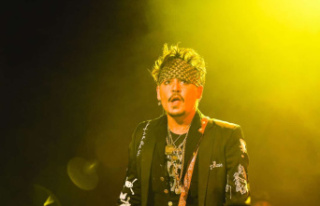 Johnny Depp will tour with the Hollywood Vampires...