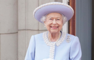 Queen Elizabeth II cheered on the balcony of Buckingham...