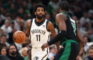Kyrie Irving stays with the Nets