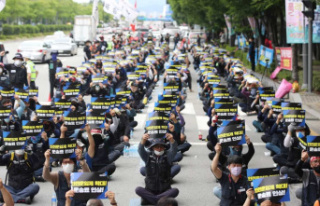 South Korea: Truck drivers' strike disrupts supply...