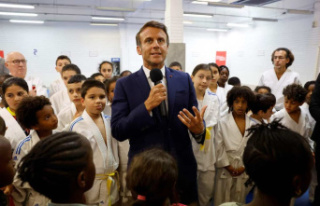 In the campaign, Macron asks for a majority in the...