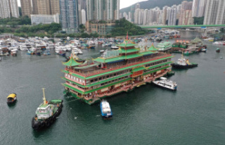 Mystery around Hong Kong's floating restaurant...