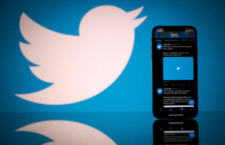 Massive outage temporarily affects Twitter
