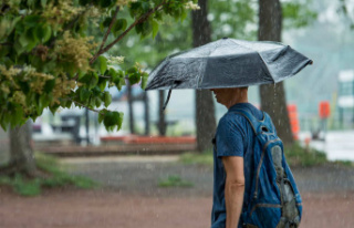 Showers with risk of thunderstorms over most of Quebec