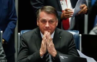 In front of ambassadors, Bolsonaro questions the electoral...