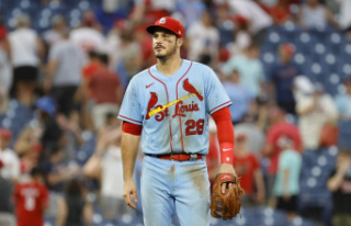Unvaccinated, three Cardinals players will not go...