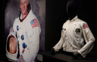 Buzz Aldrin's Apollo 11 jacket sold for $2.7...