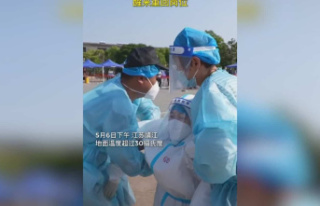 China: medics lose consciousness due to heat