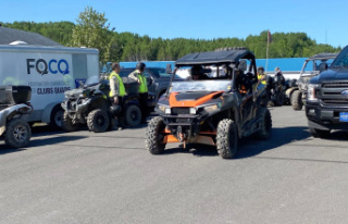 Several quad riders on the trails in Gaspésie
