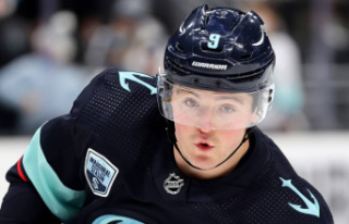NHL: Ryan Donato remains in Seattle